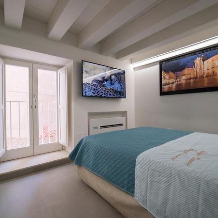 Ortigia Charme Piazza Duomo Apartment Syracuse ภายนอก รูปภาพ