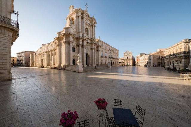 Ortigia Charme Piazza Duomo Apartment Syracuse ภายนอก รูปภาพ