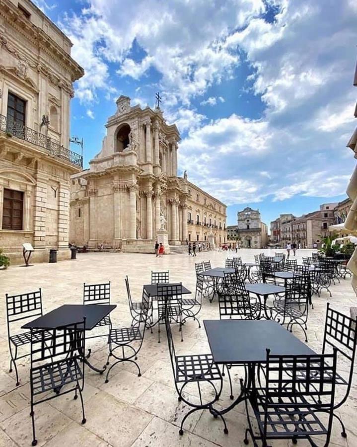 Ortigia Charme Piazza Duomo Apartment Syracuse ภายนอก รูปภาพ
